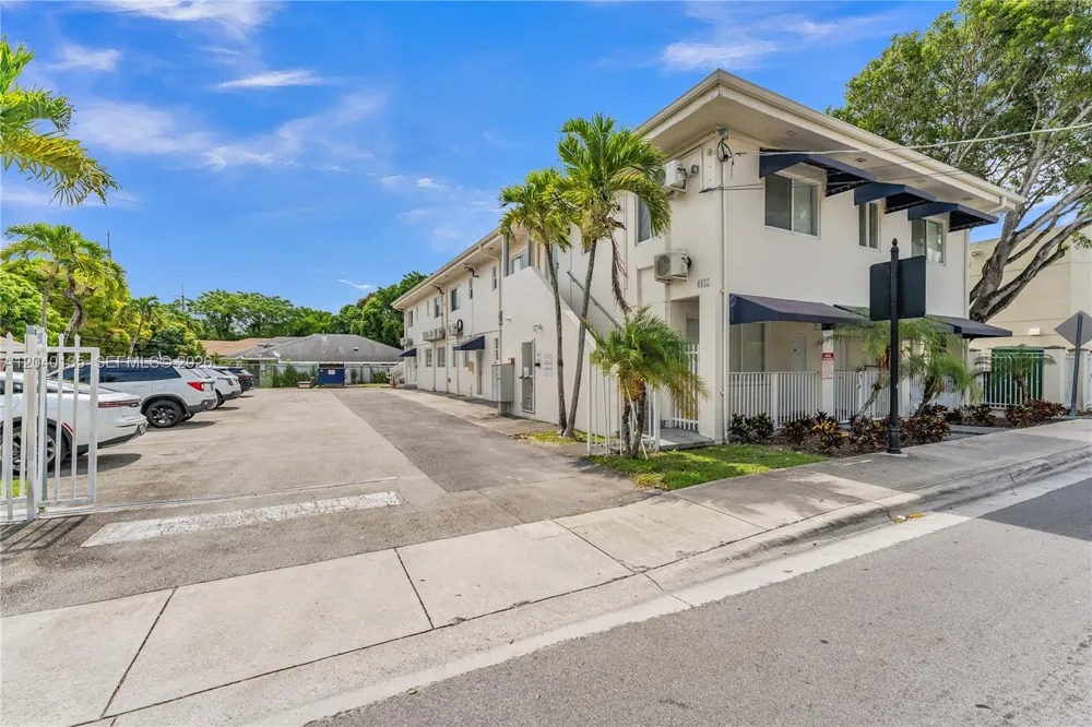 6647 SW 59th Pl #206 South Miami, FL 33143