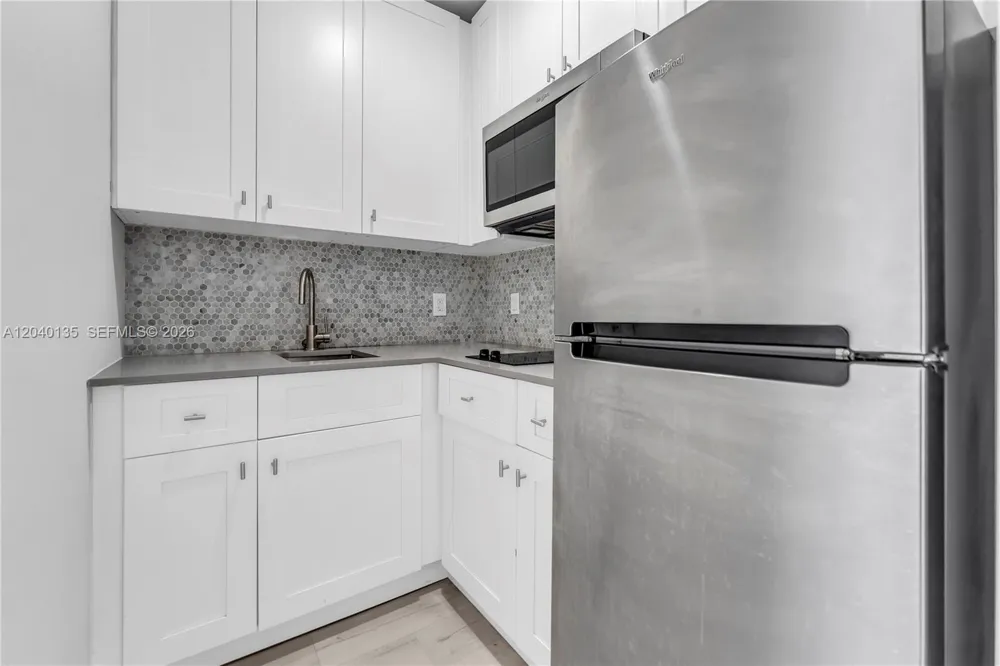 6647 SW 59th Pl #206 South Miami, FL 33143