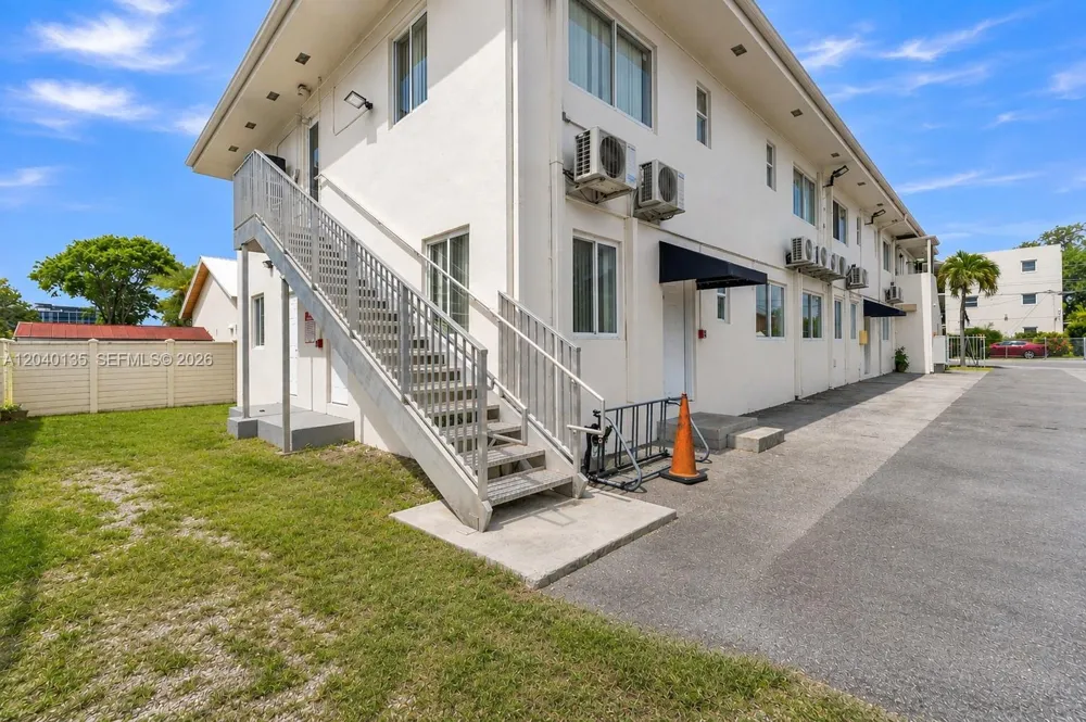6647 SW 59th Pl #206 South Miami, FL 33143