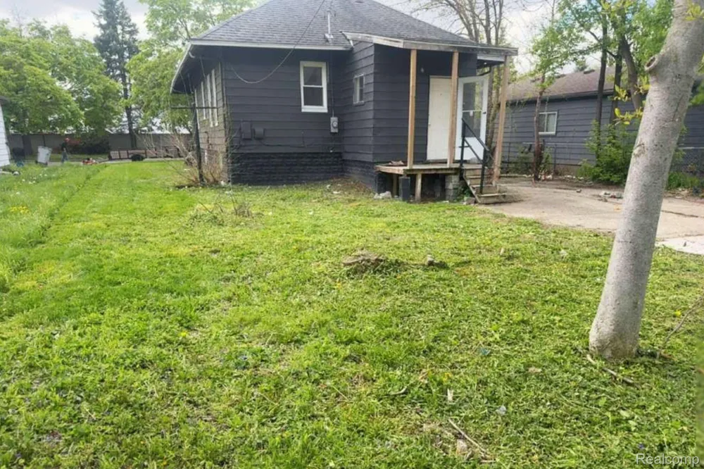1317 E Muir Avenue Hazel Park City, MI 48030