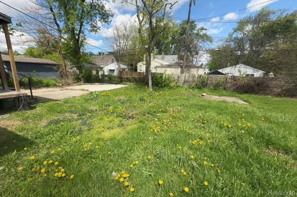 1317 E Muir Avenue Hazel Park City, MI 48030