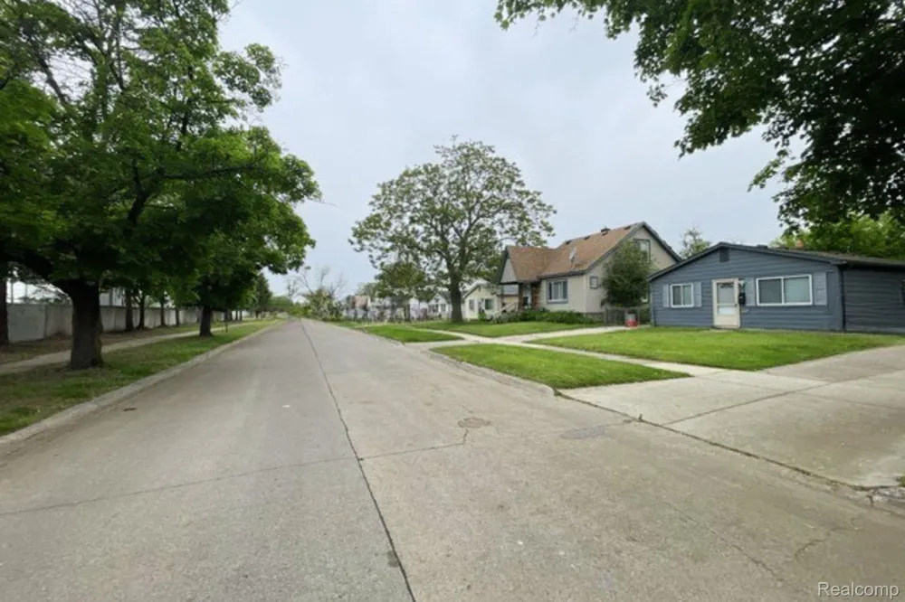 1317 E Muir Avenue Hazel Park City, MI 48030