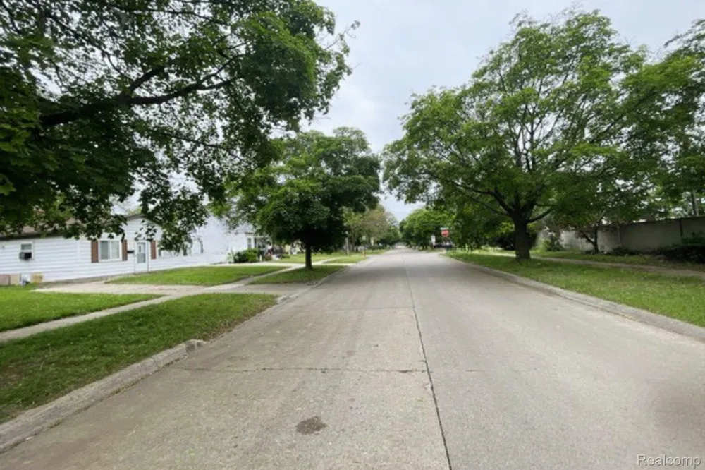 1317 E Muir Avenue Hazel Park City, MI 48030