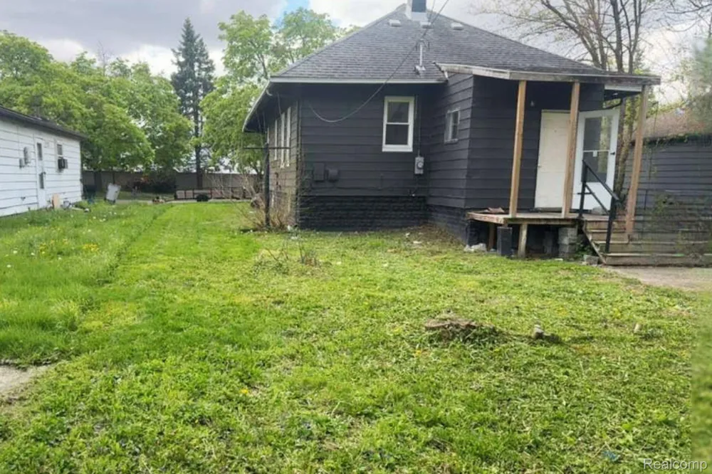 1317 E Muir Avenue Hazel Park City, MI 48030