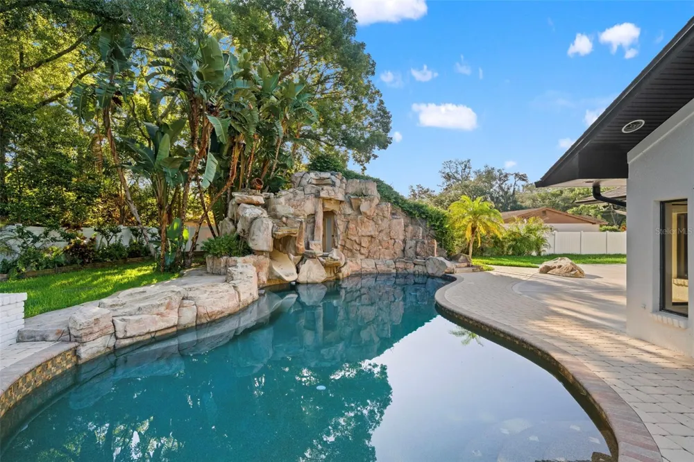 2521 LAKE ELLEN DRIVE Tampa, FL 33618