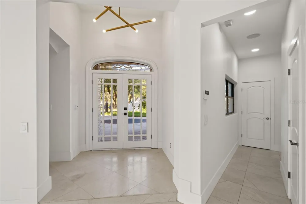 2521 LAKE ELLEN DRIVE Tampa, FL 33618