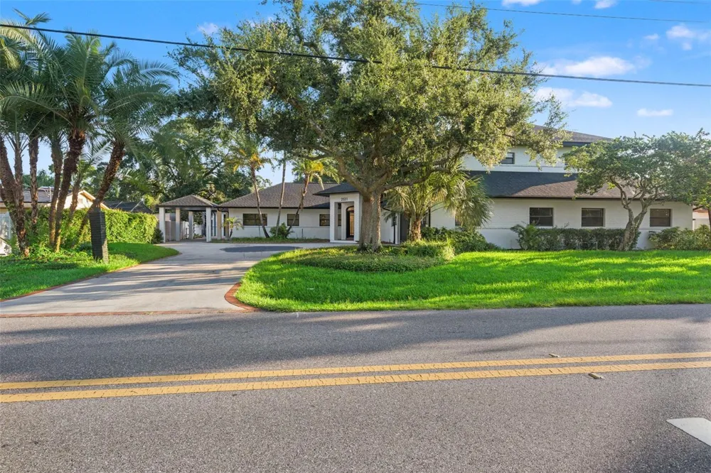 2521 LAKE ELLEN DRIVE Tampa, FL 33618