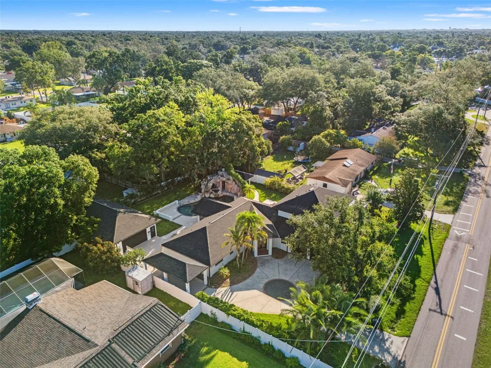 2521 LAKE ELLEN DRIVE Tampa, FL 33618