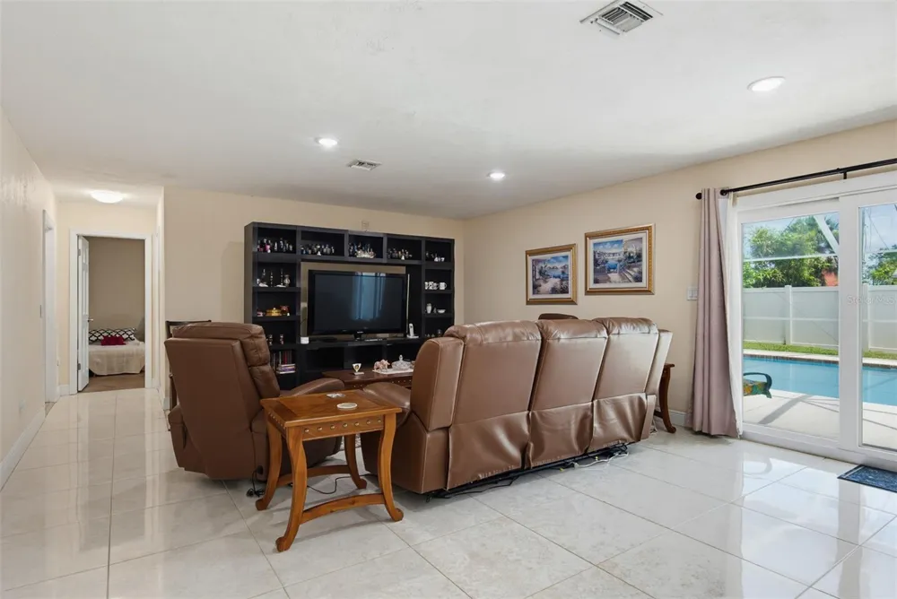 33 SANDCASTLE DRIVE Ormond Beach, FL 32176