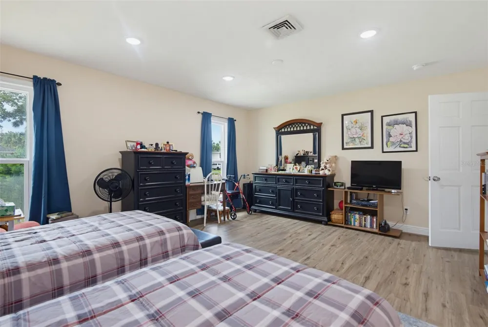 33 SANDCASTLE DRIVE Ormond Beach, FL 32176