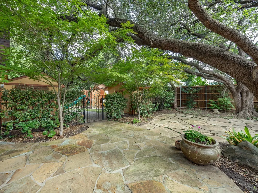4400 Summercrest Court Fort Worth, TX 76109