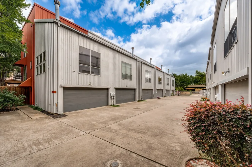 3828 San Jacinto Street Dallas, TX 75204