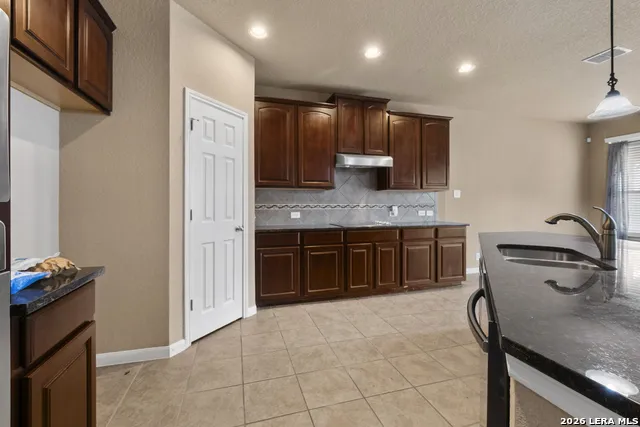 1906 Ponce De Leon Windcrest, TX 78239
