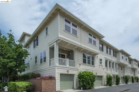 2269 Northshore DR