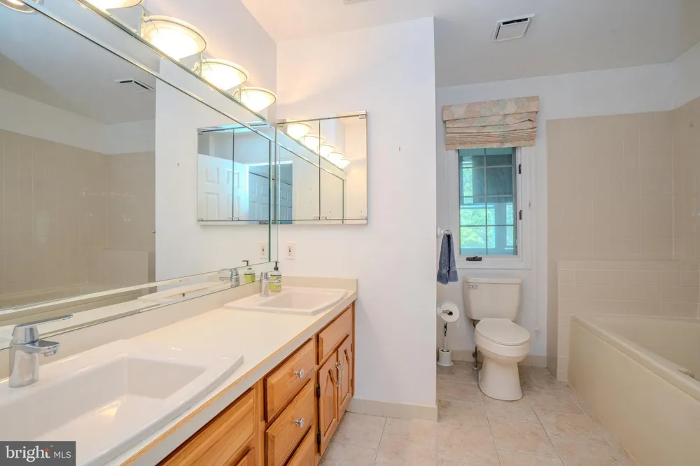 1 RUTLAND LANE Monroe Township, NJ 08831