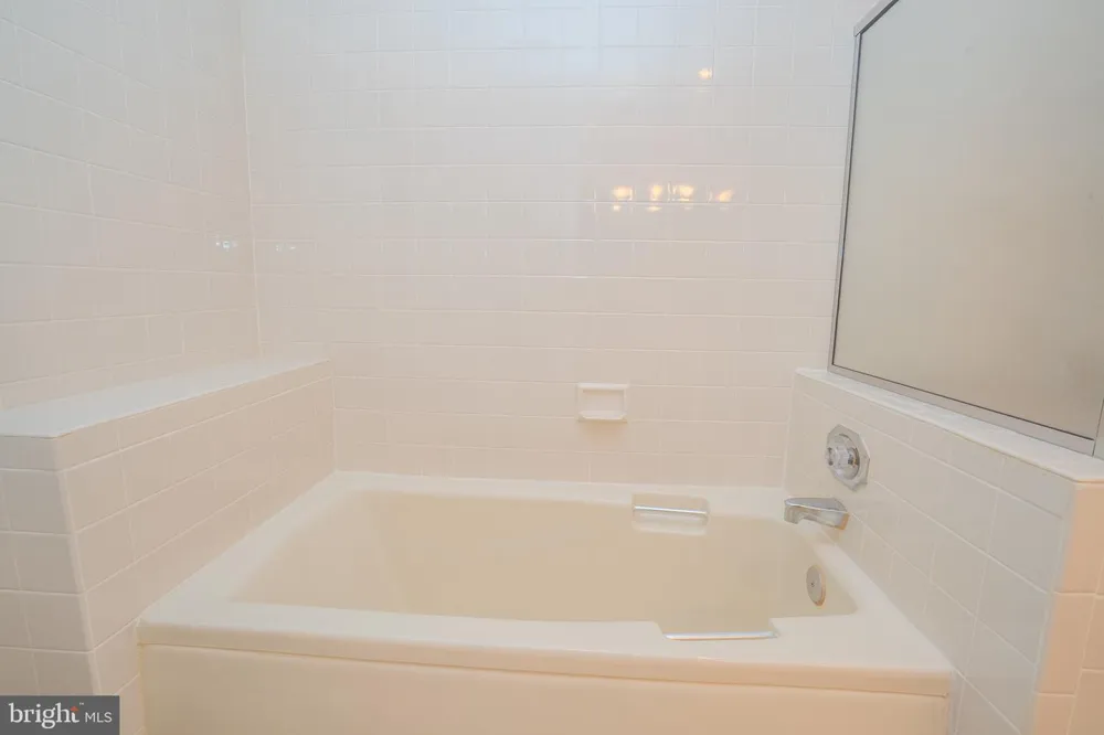 1 RUTLAND LANE Monroe Township, NJ 08831