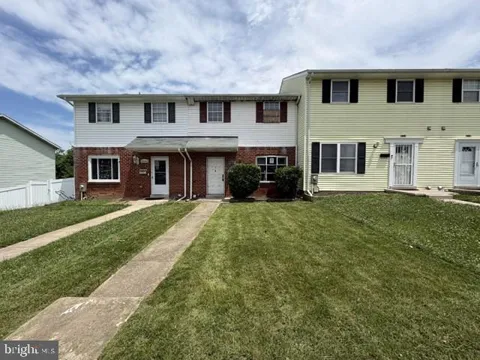 2039 WINTERGREEN PLACE