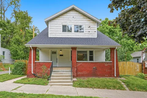 249 Fairbanks NE Street