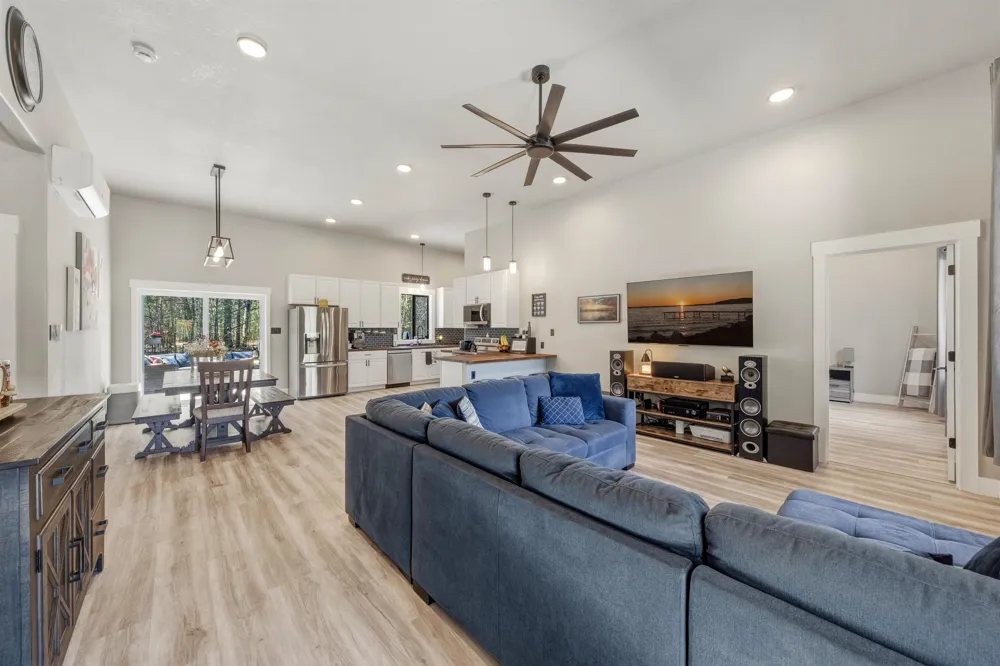 8006 Springwater Drive Clearwater Township, MI 49676