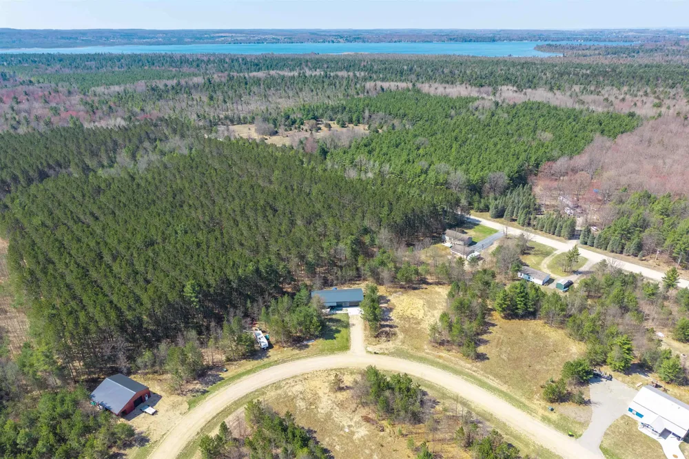8006 Springwater Drive Clearwater Township, MI 49676