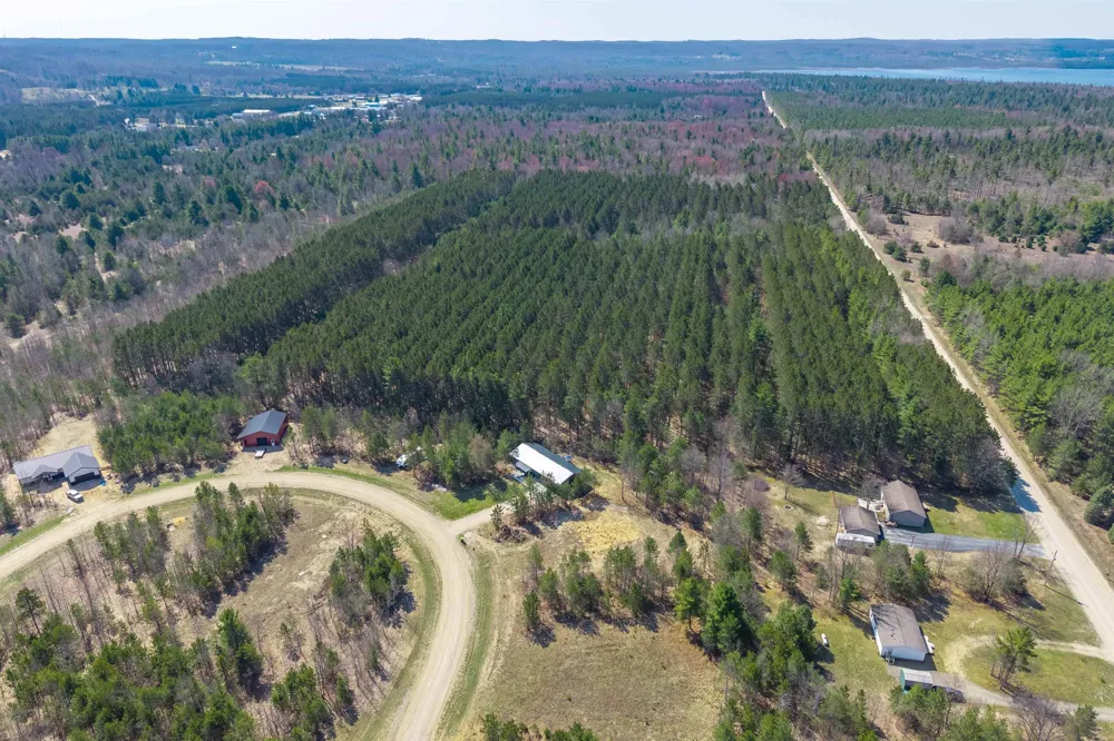 8006 Springwater Drive Clearwater Township, MI 49676