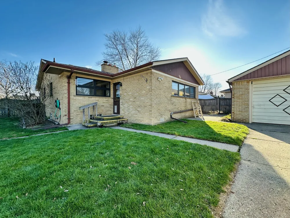 23213 Greencrest Street Saint Clair Shores, MI 48080