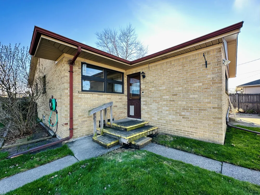 23213 Greencrest Street Saint Clair Shores, MI 48080