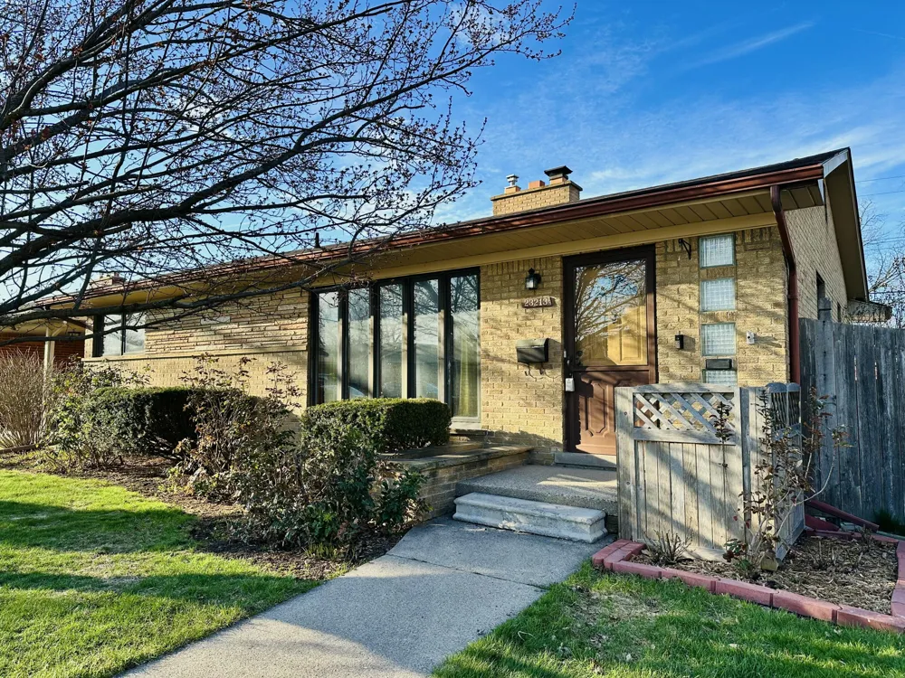 23213 Greencrest Street Saint Clair Shores, MI 48080