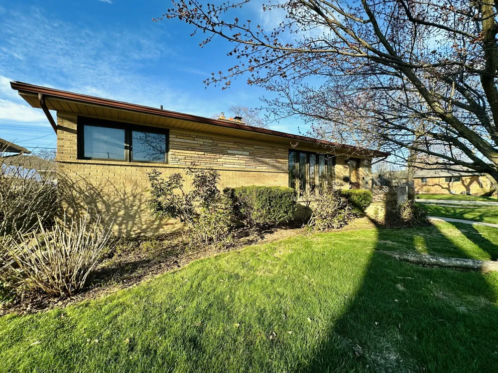 23213 Greencrest Street Saint Clair Shores, MI 48080