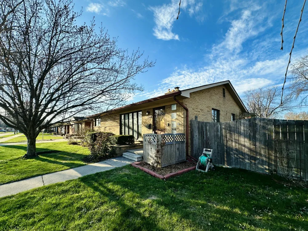 23213 Greencrest Street Saint Clair Shores, MI 48080