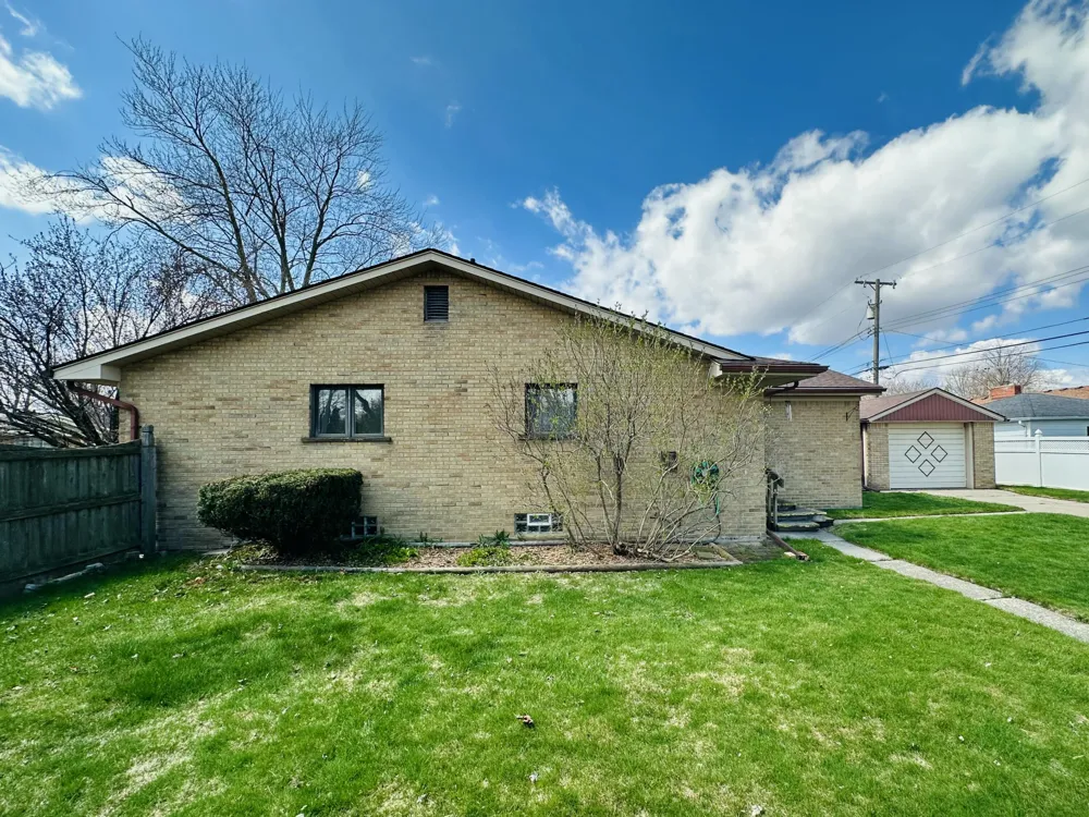 23213 Greencrest Street Saint Clair Shores, MI 48080