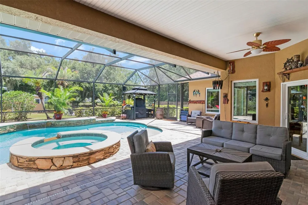 3823 ANCIENT OAK TRAIL Plant City, FL 33565