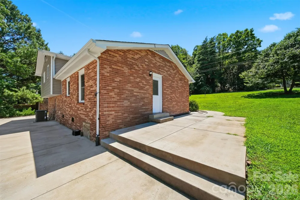 1401 Southwest Boulevard Newton, NC 28658