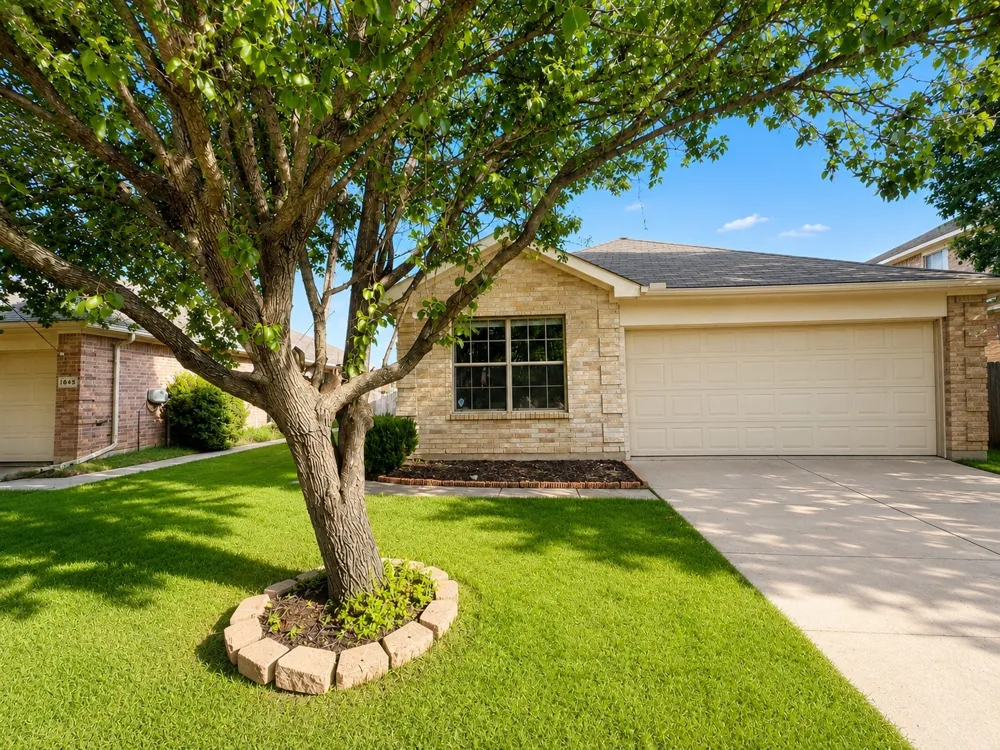 1249 Cottonwood Drive Crowley, TX 76036