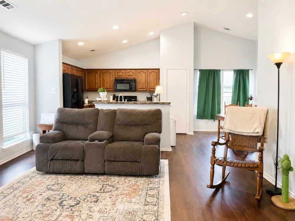 1249 Cottonwood Drive Crowley, TX 76036