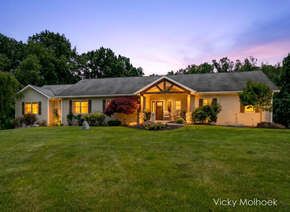 817 Pheasant Ridge Drive Hastings, MI 49058