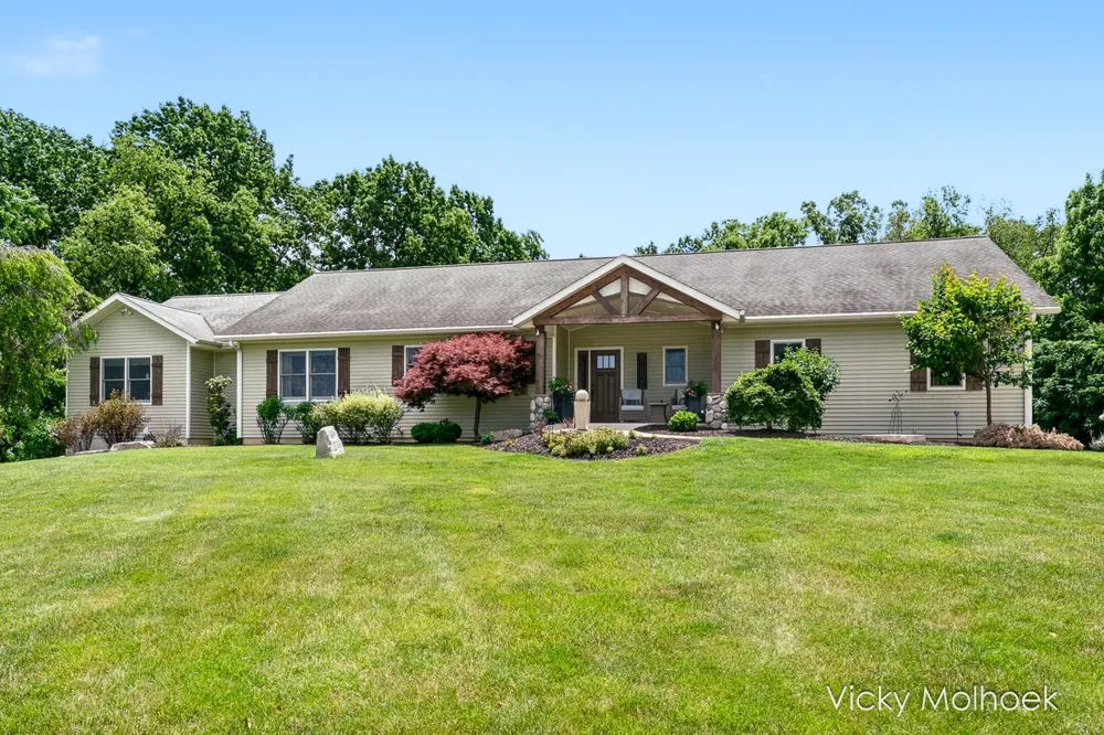 817 Pheasant Ridge Drive Hastings, MI 49058