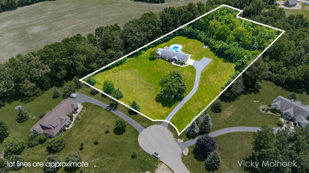817 Pheasant Ridge Drive Hastings, MI 49058