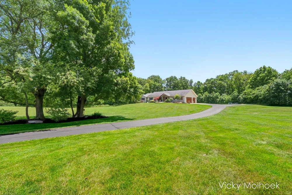 817 Pheasant Ridge Drive Hastings, MI 49058