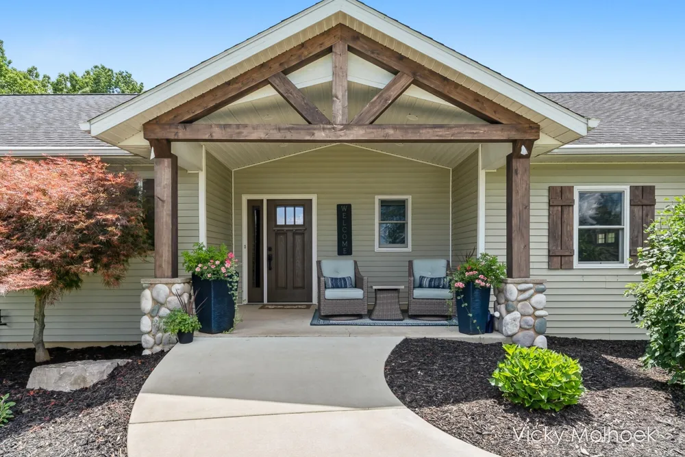 817 Pheasant Ridge Drive Hastings, MI 49058