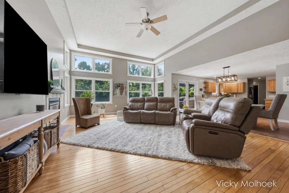 817 Pheasant Ridge Drive Hastings, MI 49058