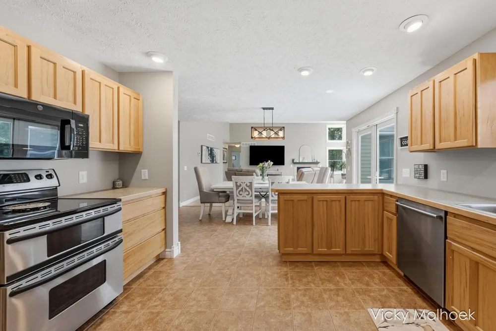 817 Pheasant Ridge Drive Hastings, MI 49058