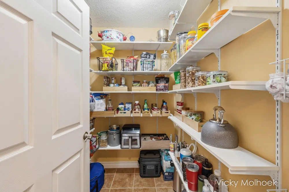 817 Pheasant Ridge Drive Hastings, MI 49058
