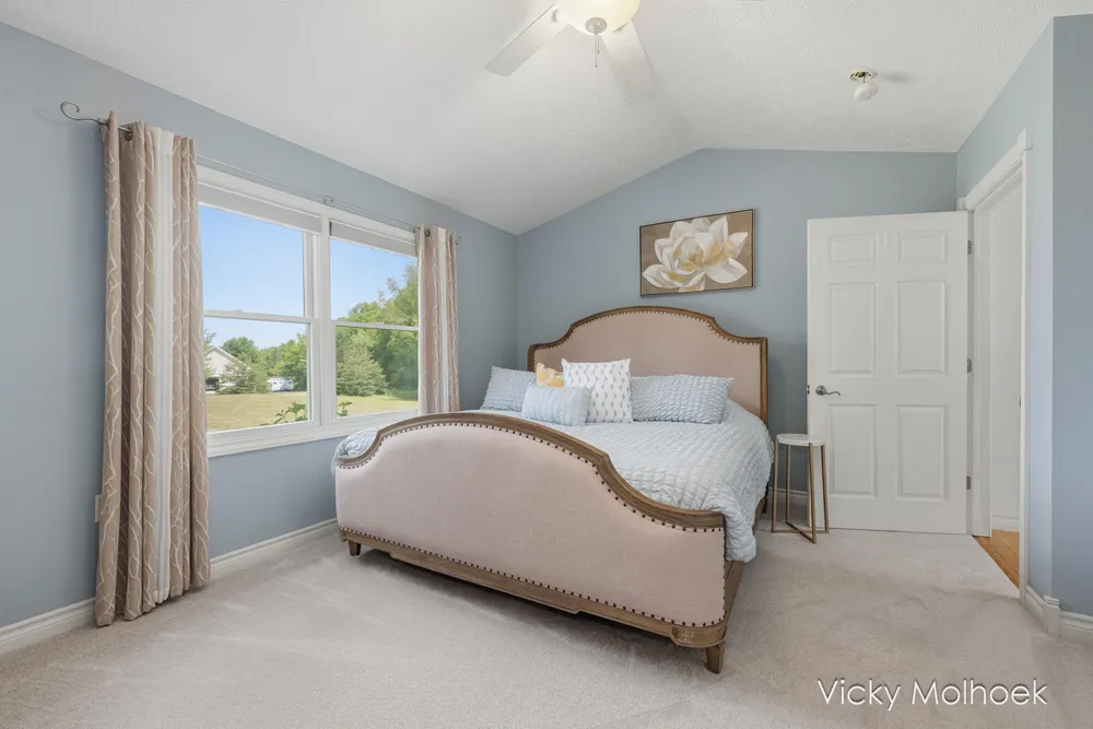 817 Pheasant Ridge Drive Hastings, MI 49058