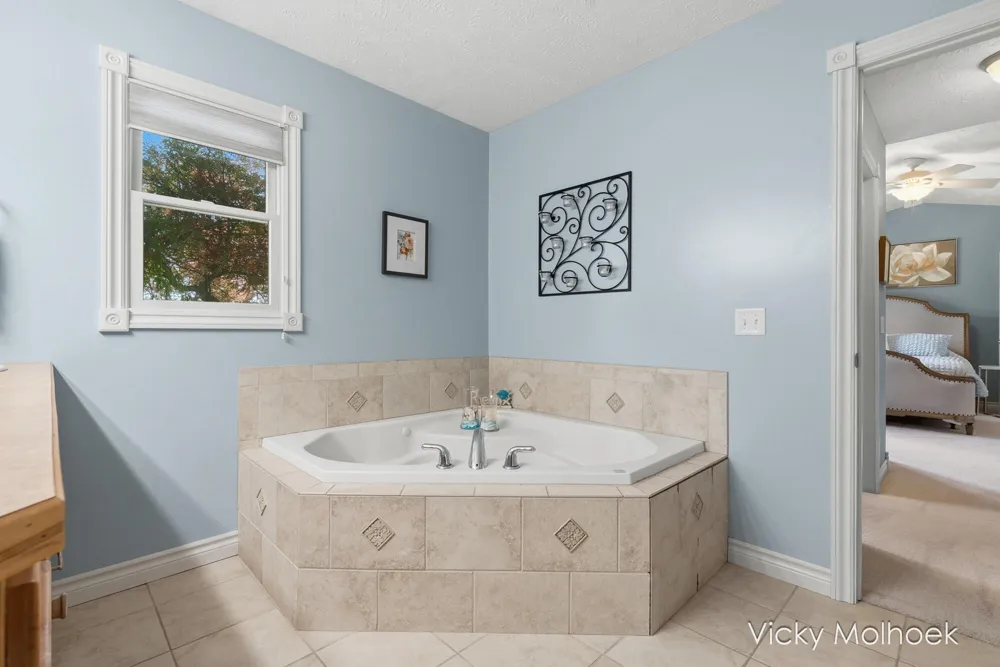 817 Pheasant Ridge Drive Hastings, MI 49058