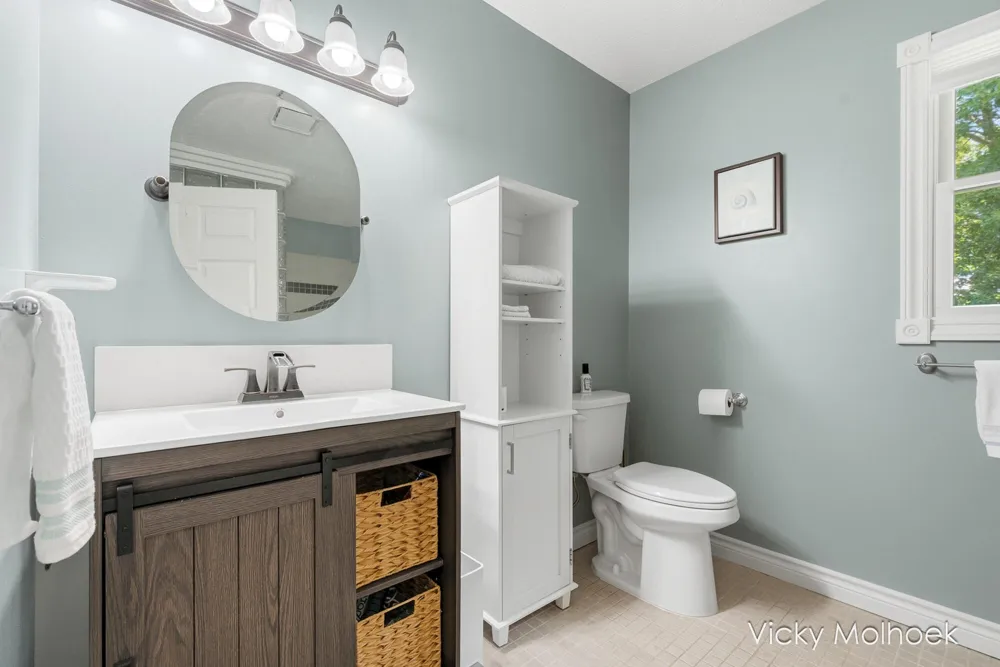 817 Pheasant Ridge Drive Hastings, MI 49058