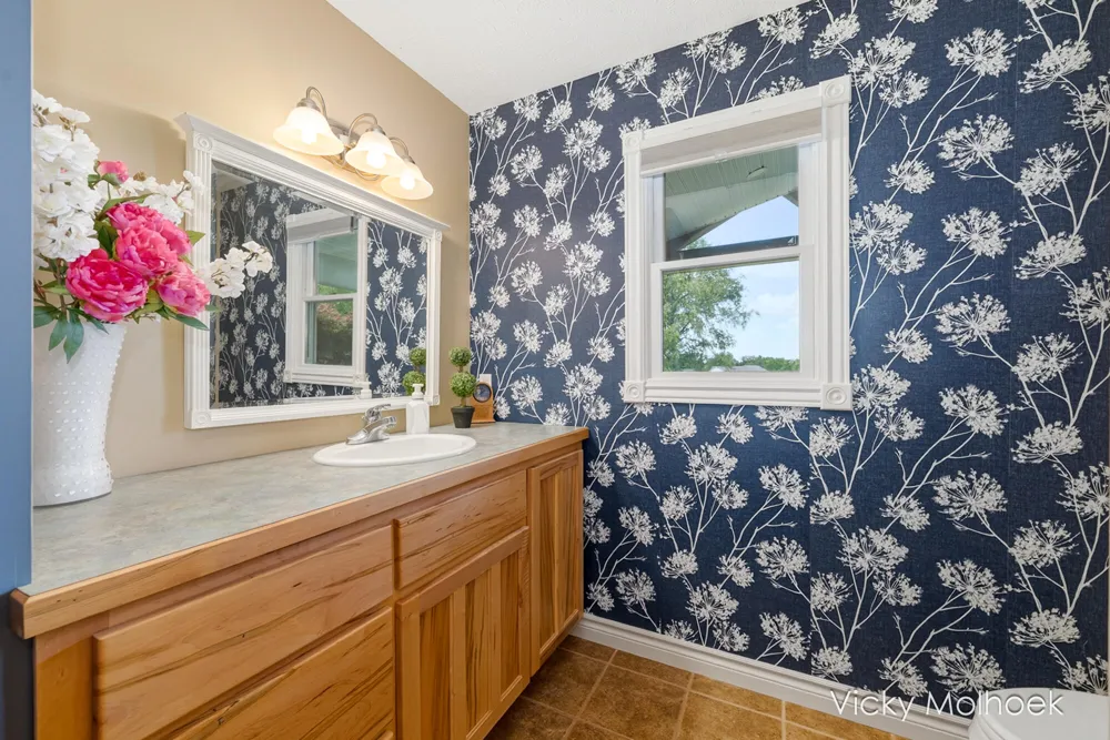 817 Pheasant Ridge Drive Hastings, MI 49058