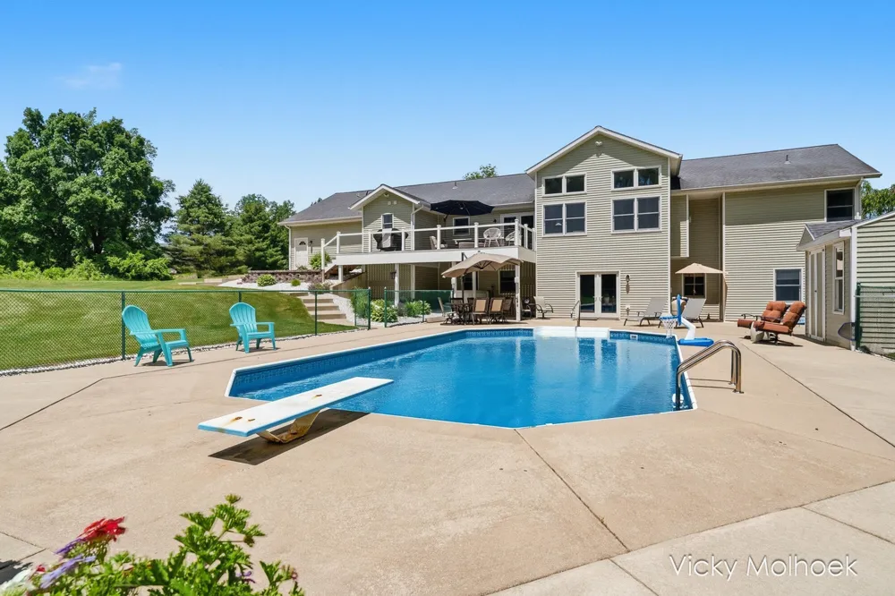 817 Pheasant Ridge Drive Hastings, MI 49058
