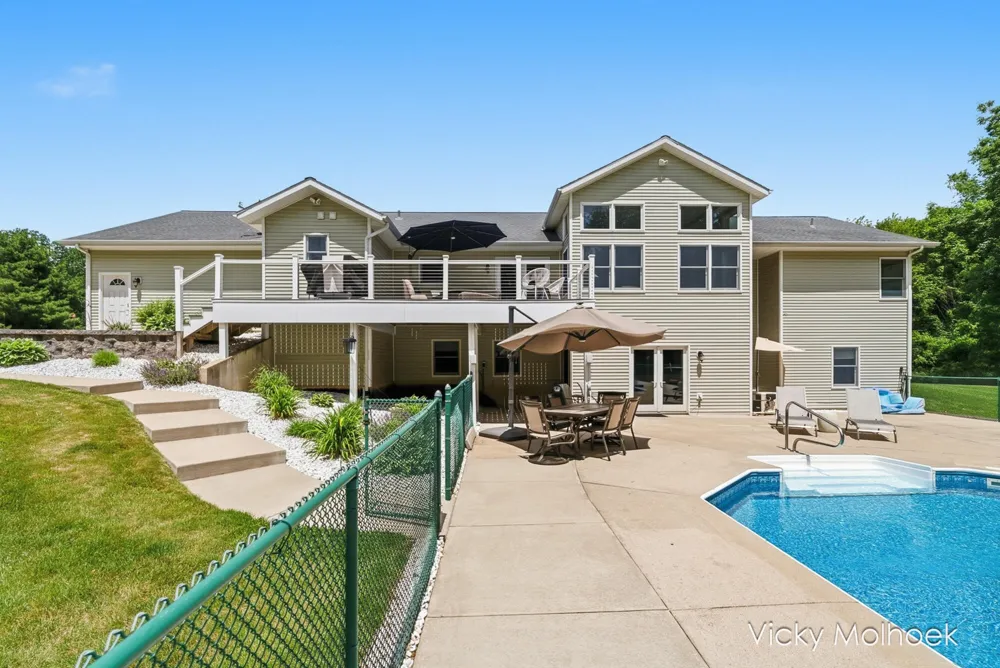 817 Pheasant Ridge Drive Hastings, MI 49058