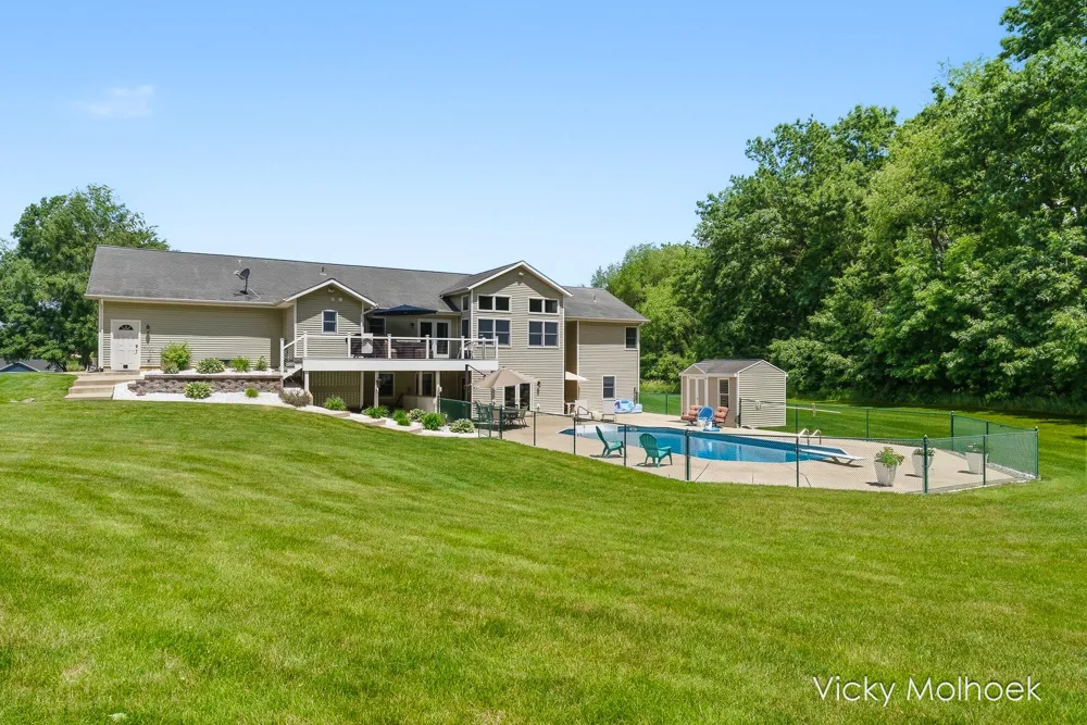 817 Pheasant Ridge Drive Hastings, MI 49058